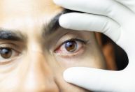 Novo método de terapia fotodinâmica pode erradicar o melanoma ocular, diz estudo