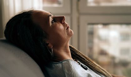 Pesquisa aponta que 82% das mulheres na menopausa relatam depressão