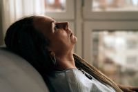 Menopausa vai além das ondas de calor: veja sintomas pouco conhecidos