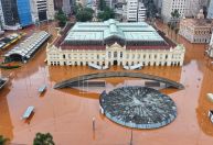 Brasileiros responsabilizam governos por tragédia no RS, mas aprovam atuação no enfrentamento, diz Quaest