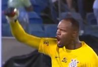 Carlos Miguel comenta relação com Cássio após virar titular do Corinthians