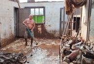 Morador do RS que perdeu a esposa em enchente de 2023 tem casa alagada pela 3ª vez