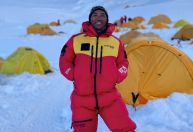 Alpinista do Nepal quebra recorde mundial e escala o Monte Everest pela 30ª vez