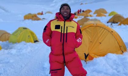 Sherpa Kami Rita, recordista mundial de subidas ao topo do Monte Everest, completou 30 escaladas na montanha