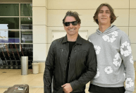 Murilo Rosa posa ao lado do filho e web reage: 