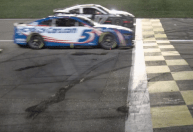 Piloto vence prova da NASCAR por 0,001 segundo; veja momento da chegada