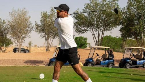 Neymar durante jogo de golfe