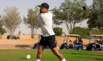 Neymar durante jogo de golfe