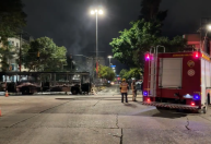 Grupo de 50 pessoas bloqueia avenida e incendeia dois ônibus em Porto Alegre