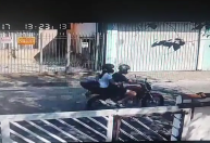 Vídeo mostra pai e filha chegando em casa antes de serem mortos por adolescente em SP