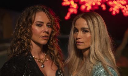 "Química maravilhosa", diz Paolla Oliveira sobre beijo em Nanda Costa