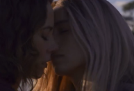 Paolla Oliveira beija Nanda Costa em "Justiça 2" e internet reage; veja