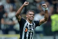 Atlético-MG goleia com dois de Pedrinho e garante 1º lugar do grupo na Libertadores