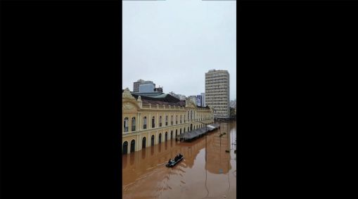Região do Mercado Público de Porto Alegre (RS) foi tomada pela água durante enchente histórica na capital gaúcha