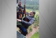 FAB resgata família após tempestades no Rio Grande do Sul; veja vídeo