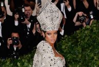 Met Gala: relembre os melhores looks de Rihanna no tapete vermelho