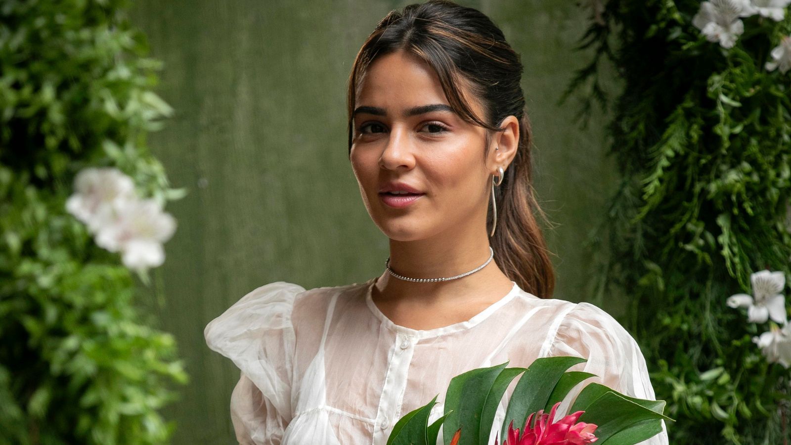 Veja o look de Sandra para se casar com João Pedro em "Renascer"