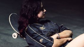 Nova camisa do Santos em homenagem à banda Charlie Brown Jr. tem detalhes dourados e venda limitada