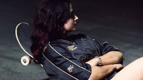 Nova camisa do Santos em homenagem à banda Charlie Brown Jr. tem detalhes dourados e venda limitada