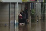 Rio dos Sinos sobe 2 cm por hora e afeta 180 mil pessoas em São Leopoldo (RS)