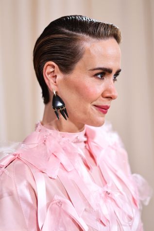 Sarah Paulson no Met Gala 2024 / Mike Coppola/MG24/Getty Images for The Met Museum/Vogue