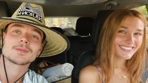 O casal assumiu namoro em abril de 2020 e João pediu a modelo em casamento em novembro do mesmo ano