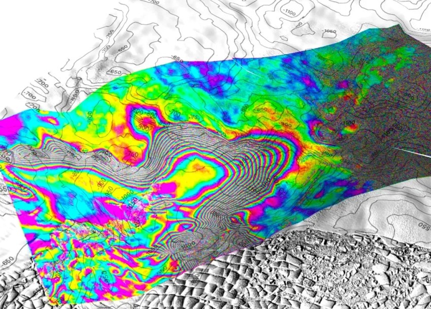 Uma imagem do movimento das marés no Glaciar Thwaites, na Antártica ocidental, registado pela missão de satélite comercial ICEYE da Finlândia, com base em imagens adquiridas em 11, 12 e 13 de maio de 2023 / Eric Rignot/UC Irvine