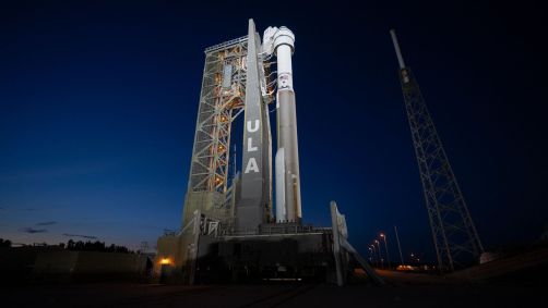 Foguete da United Launch Alliance, o Atlas V, com a espaçonave Boeing CST-100 Starliner na plataforma de lançamento