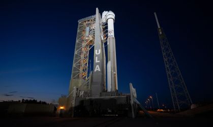 Foguete da United Launch Alliance, o Atlas V, com a espaçonave Boeing CST-100 Starliner na plataforma de lançamento