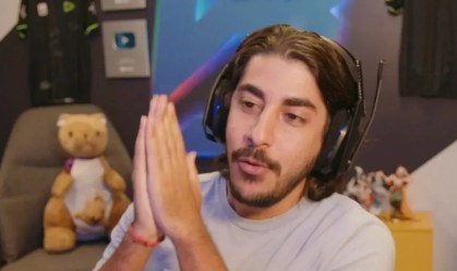 Streamer Baiano, durante transmissão beneficente