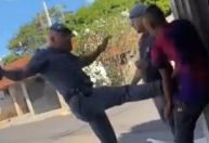 Homem é espancado por PMs em SP e testemunhas gravam parte das agressões