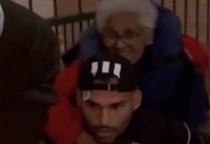 Vídeo: Thiago Maia, do Inter, resgata idosa ilhada por enchente no RS