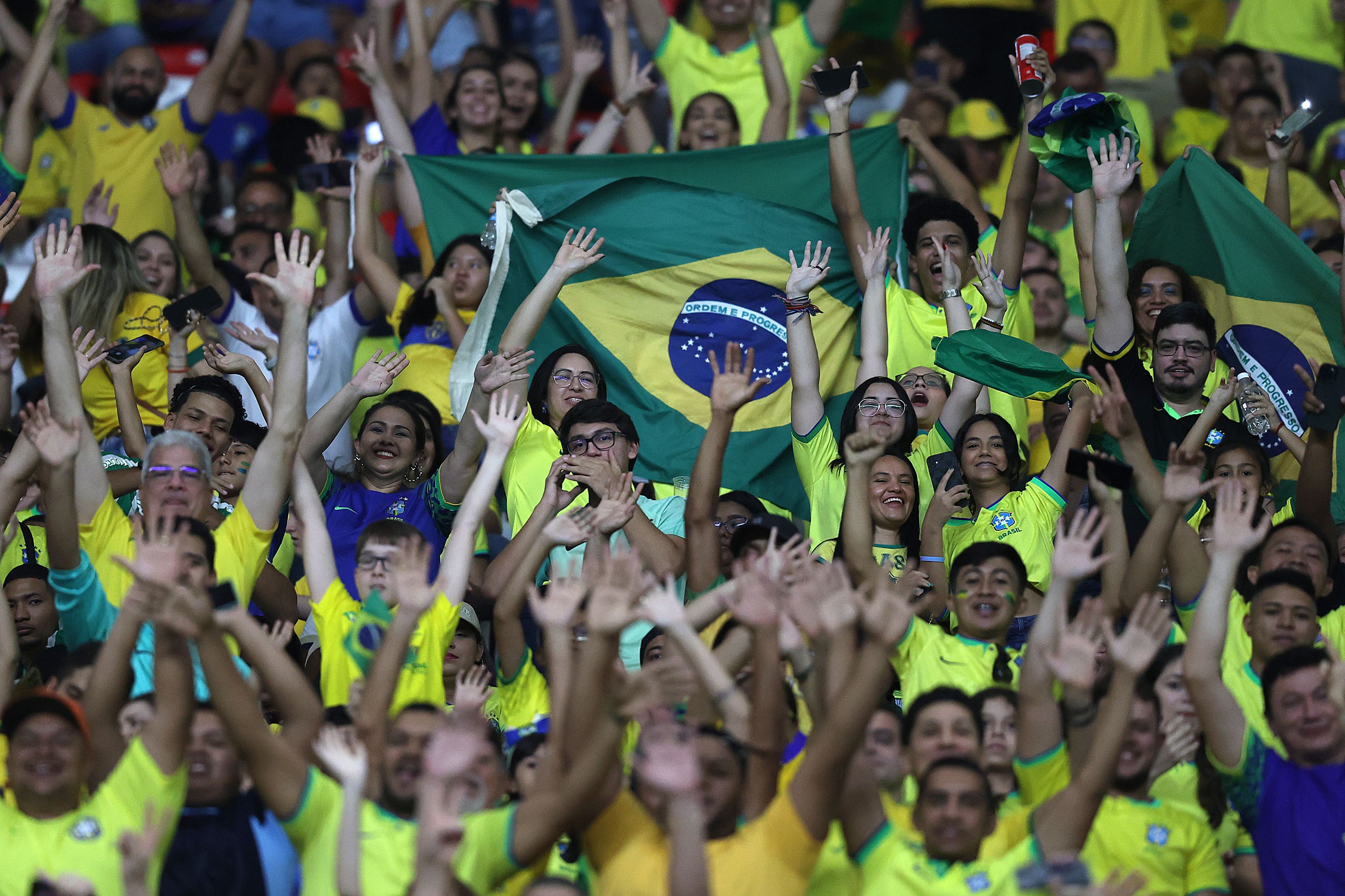 Torcida no jogo entre Brasil e Bolívia