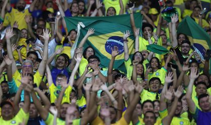 Torcida no jogo entre Brasil e Bolívia