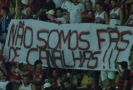Torcida do Flamengo estende faixa contra Gabigol na Arena da Amazônia