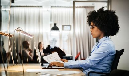 Quais são os riscos de ficar muito tempo sentado? Novo estudo responde