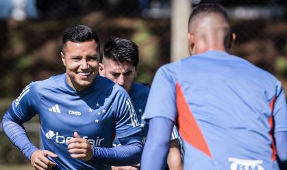 Marlon em treino do Cruzeiro