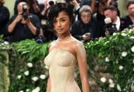 Met Gala 2024: Tyla surpreende com vestido de areia