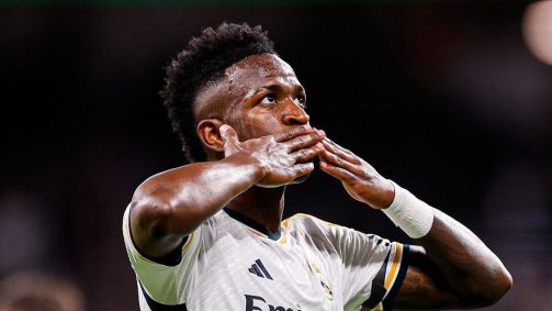 Vini Jr. comemora gol pelo Real Madrid contra o Alavés pela LALIGA