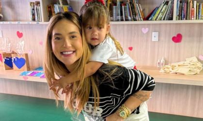 Foto publicado pela influenciadora Virginia segurando a filha Maria Alice, de 2 anos