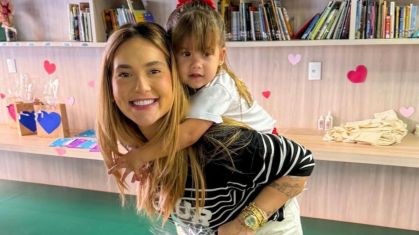 Foto publicado pela influenciadora Virginia segurando a filha Maria Alice, de 2 anos