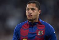Rádio espanhola crava saída de Vitor Roque do Barcelona