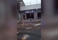 Criminosos explodem agência da Caixa Econômica Federal no Rio de Janeiro