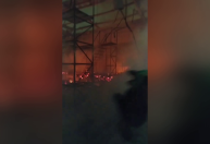 Incêndio de grandes proporções atinge loja de vidros em Porto Alegre; veja imagens