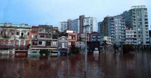 Rua Voluntários da Pátria, em Porto Alegre (RS), durante a enchente de 2024