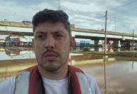 Voluntário relata cansaço após inúmeros regates no Rio Grande do Sul: &quot;não vamos parar&quot;