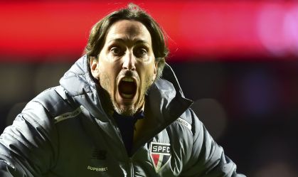 Zubeldia toma cartão amarelo e desfalca o time diante do Bahia