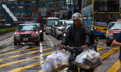 "À beira do colapso": entregadores de delivery na China estão sendo pressionados ao limite