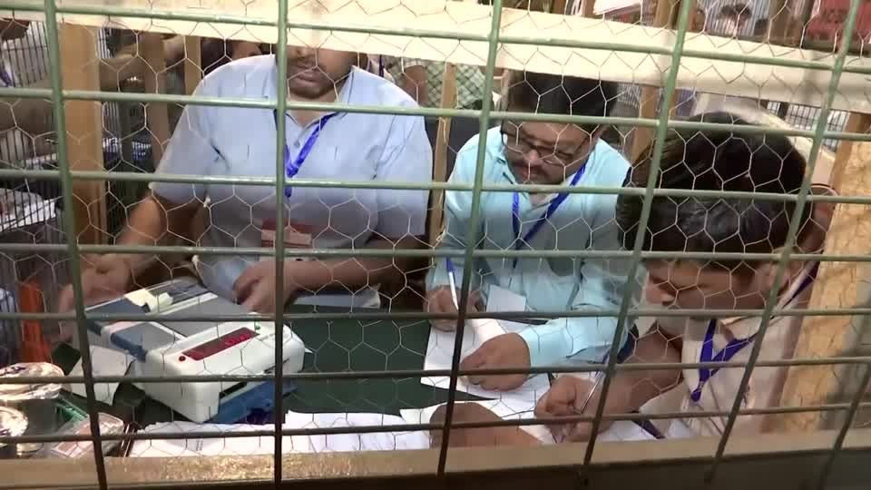 India election vote counting begins