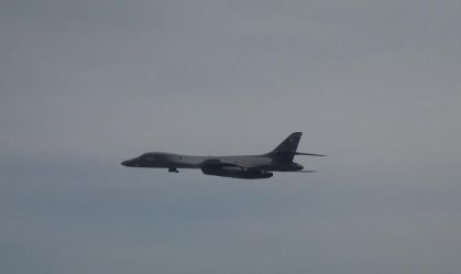 Bombardeiro estratégico e caças dos EUA fazem exercício com jatos da Coreia do Sul